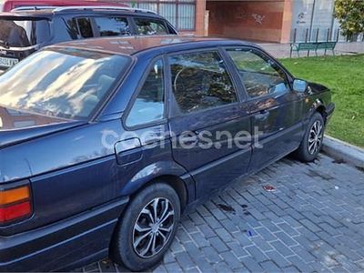 Usado VW Passat 115 CV (84 kW) 1992 Azul Berlina
