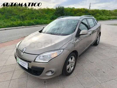 Usado Renault Mégane GrandTour Dynamique 110 CV (80 kW) 2012 Marrón Familiar