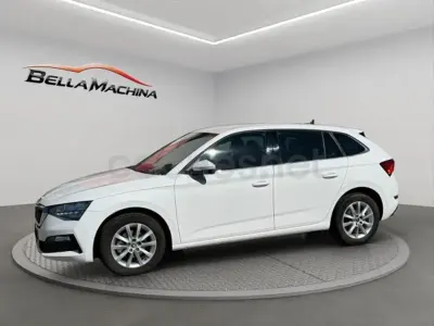 Usado Skoda Scala 115 CV (84 kW) 2020 Blanco Utilitario