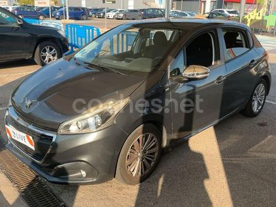 Usado Peugeot 208 Active 75 CV (55 kW) 2016 Gris / plata Utilitario