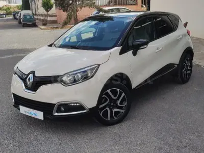 Usado Renault Captur Zen 90 CV (66 kW) 2015 Beige SUV