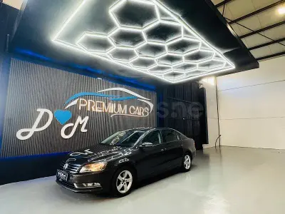 Usado VW Passat 140 CV (102 kW) 2012 Negro Familiar