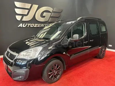 Usado Peugeot Partner Tepee Style 120 CV (88 kW) 2018 Negro Monovolumen