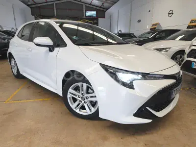 Usado Toyota Corolla Active 122 CV (89 kW) 2020 Blanco Berlina