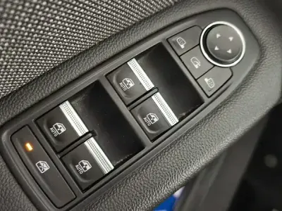Usado Renault Captur Techno 100 CV (73 kW) 2025 Azul SUV