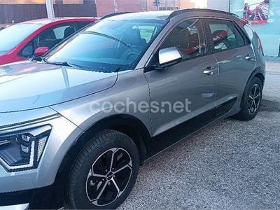 Usado Kia Niro 141 CV (103 kW) 2023 Gris / plata SUV