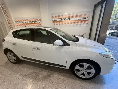 Usado Renault Mégane Dynamique 110 CV (80 kW) 2009 Blanco Berlina