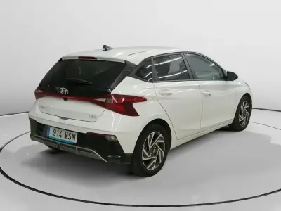 Käytetty Hyundai i20 101 HP (74 kW) 2024 Valkoinen Viistoperä