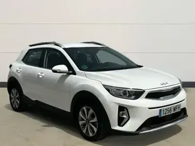 Usado Kia Stonic 84 CV (61 kW) 2023 Blanco SUV