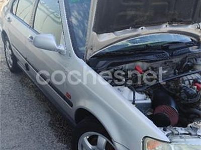 Gris / plata Usado 1998 Honda Civic Berlina | 9500 €