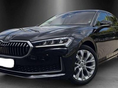 Negro Usado 2023 Skoda Superb Berlina | 17.800 €