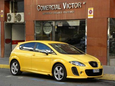 Usado Seat Leon Sport 140 CV (102 kW) 2007 Amarillo Utilitario