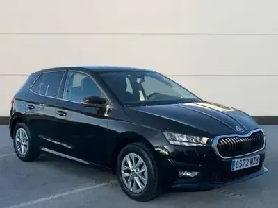 Usado Skoda Fabia Selection 95 CV (69 kW) 2025 Negro Utilitario