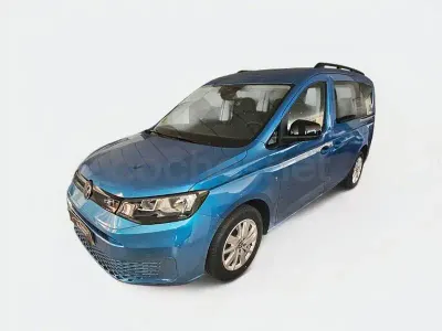 Usado VW Caddy 102 CV (75 kW) 2022 Azul Monovolumen