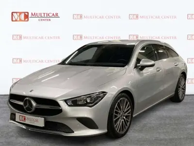 Usado Mercedes CLA200 Shooting Brake 150 CV (110 kW) 2021 Plateado Familiar