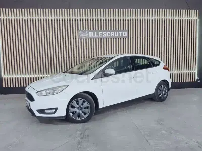 Usado Ford Focus Trend 115 CV (84 kW) 2015 Blanco Berlina