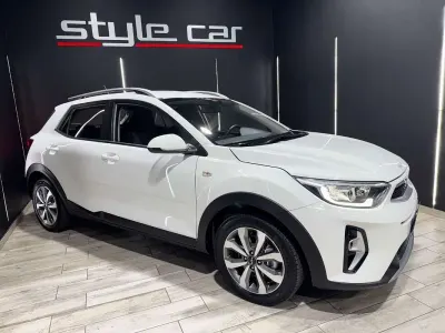 Usado Kia Stonic 101 HP (74 kW) 2022 Branco SUV