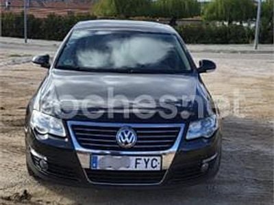 Usado VW Passat Highline 170 CV (125 kW) 2007 Negro Berlina