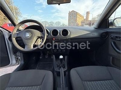 Usado Seat Ibiza Reference 64 CV (47 kW) 2004 Gris / plata Utilitario