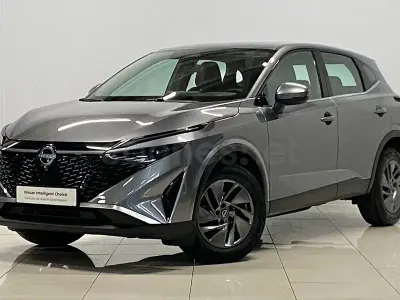 Usado Nissan Qashqai Acenta 158 CV (116 kW) 2025 Gris / plata SUV