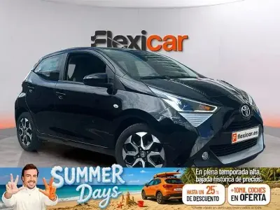 Usado Toyota Aygo X-play 72 CV (52 kW) 2019 Negro Utilitario