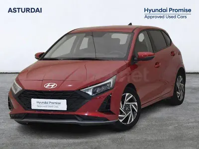 Usado Hyundai i20 79 CV (58 kW) 2025 Rojo Utilitario