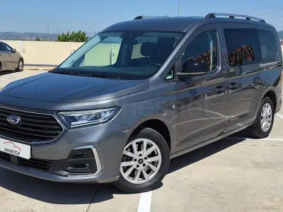 Usado Ford Grand Tourneo Connect Active 114 CV (83 kW) 2023 Gris / plata Monovolumen
