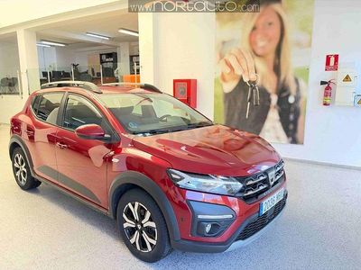Usado Dacia Sandero Stepway 101 CV (74 kW) 2022 Granate Berlina
