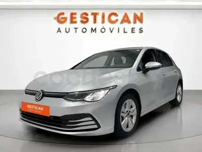 Używany VW Golf VIII Life 110 KM (80 kW) 2021 Szary Sedan/Limuzyna
