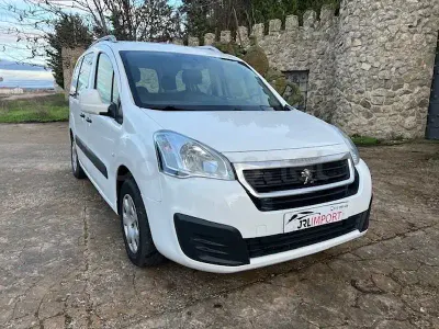 Usado Peugeot Partner Tepee 75 CV (55 kW) 2015 Blanco Monovolumen