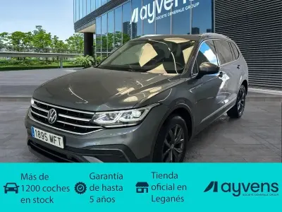 Käytetty VW Tiguan Life 150 HP (110 kW) 2023 Harmaa Katumaasturi
