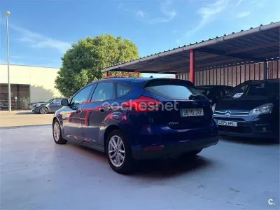 Usado Ford Focus Trend 120 CV (88 kW) 2016 Azul Berlina