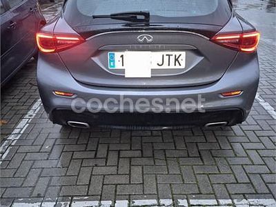 Usado Infiniti Q30 Premium 156 CV (114 kW) 2016 Gris / plata Berlina