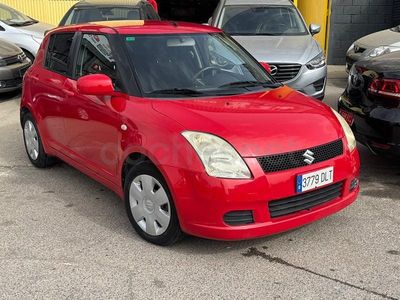 Usado Suzuki Swift GL 92 CV (67 kW) 2005 Granate Utilitario