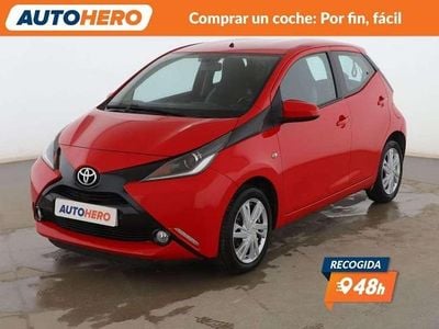 Usado Toyota Aygo X-play 70 CV (51 kW) 2016 Rojo Utilitario