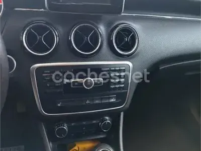 Usado Mercedes A180 Urban 109 HP (80 kW) 2013 Preto Sedan