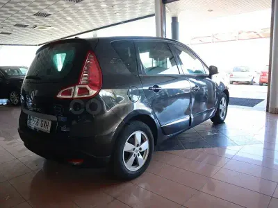 Usado Renault Scénic Dynamique 110 CV (80 kW) 2011 Negro Monovolumen