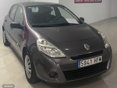 Gris Usado 2012 Renault Clio IV Berlina | 5900 € (Precio justo)