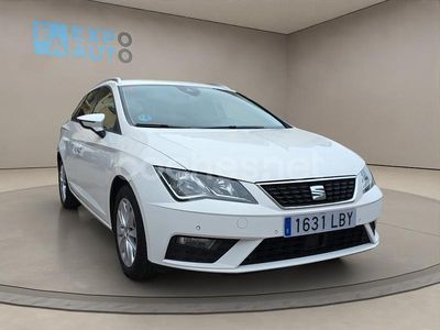 Usado Seat Leon Style 130 CV (95 kW) 2019 Blanco Familiar