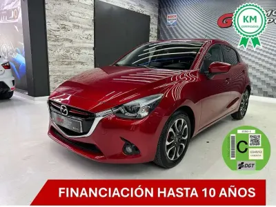 Usado Mazda 2 Luxury 105 CV (77 kW) 2016 Rojo Utilitario