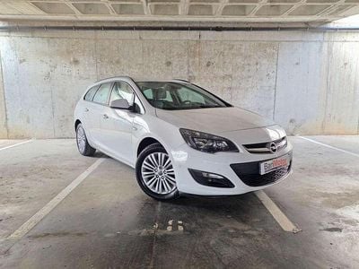 Usado Opel Astra Selective 136 CV (100 kW) 2015 Blanco Familiar