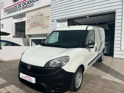 Usado Fiat Doblò 95 CV (69 kW) 2017 Blanco Monovolumen