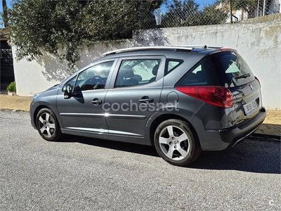 Usado Peugeot 207 Active 92 CV (67 kW) 2012 Gris / plata Familiar