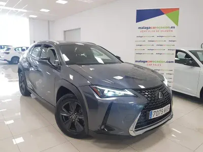 Usado Lexus UX Business Edition 184 CV (135 kW) 2023 Gris / plata SUV
