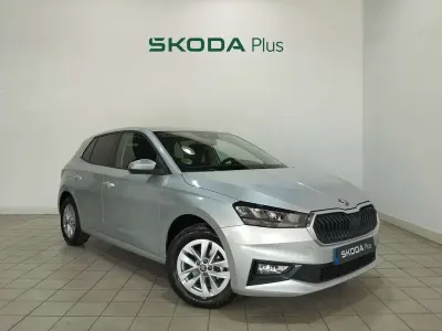 Usado Skoda Fabia Selection 95 CV (69 kW) 2025 Plateado Utilitario