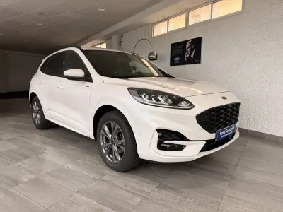 Usado Ford Kuga ST-Line 225 CV (165 kW) 2023 Blanco platino (especial) SUV