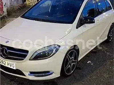 Usado Mercedes B180 AMG line 109 CV (80 kW) 2014 Blanco Utilitario