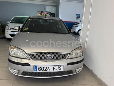 Usado Ford Mondeo Trend 115 CV (84 kW) 2006 Gris / plata Berlina