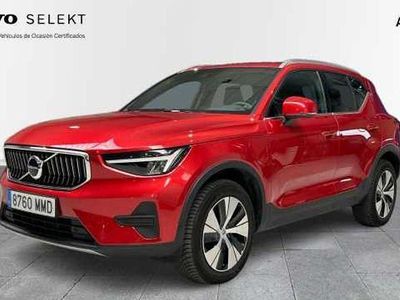 Rojo Usado 2023 Volvo XC40 Core SUV | 37.900 €