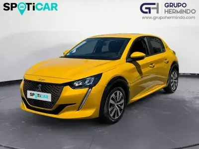Usado Peugeot e-208 Active 100 kW (136 CV) 2021 Amarillo Utilitario